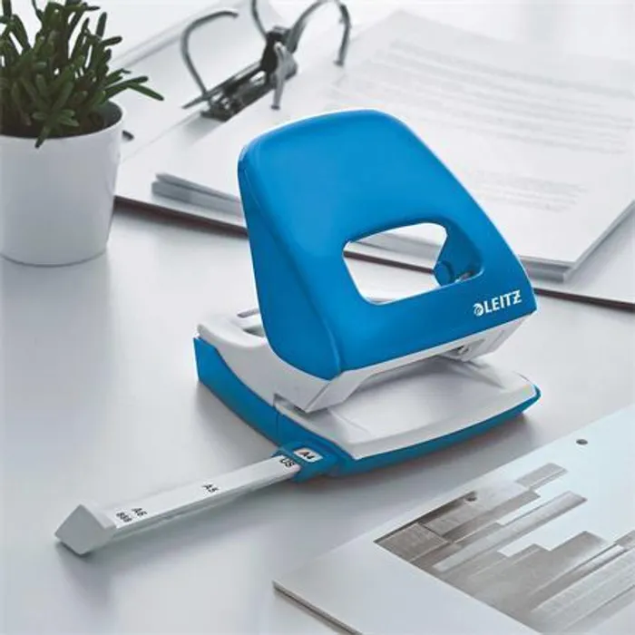 Hlavný obrázok produktu Děrovačka "Nexxt Style 5008", metalická modrá, 30 listů, LEITZ
