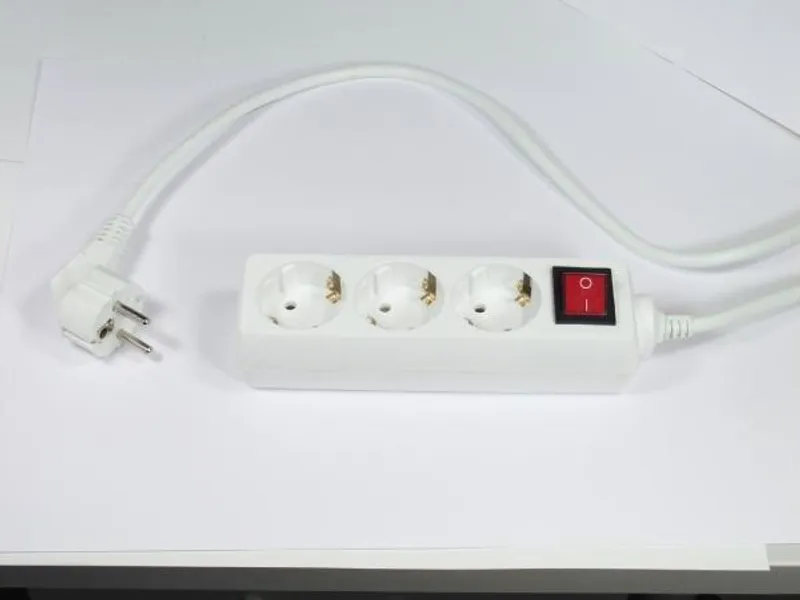 Hlavný obrázok produktu Prodlužovací kabel, 3 zásuvky, 1,5 m, s vypínačem