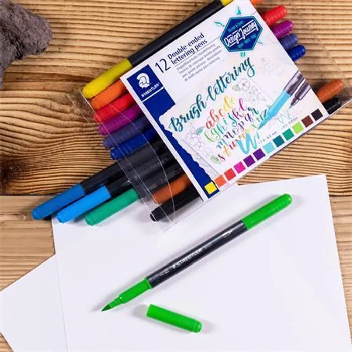 Hlavný obrázok produktu Štětcové fixy "Brush letter Duo", sada, 12 barev, 0,5-0,8/1,0-6,0 mm, oboustranné, STAEDTL