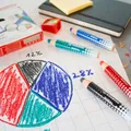 Ďalší obrázok produktu Suchý popisovač na tabuľu a flipchart STABILO MARKdry - 4 ks sada s strúhadlom a handričkou