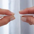 Ďalší obrázok produktu Univerzálna penová tesniaca páska pre okná a dvere „tesamoll® 5545“, biela, 15 mm x 10 m, TESA