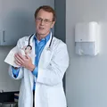 Ďalší obrázok produktu Zásobník na papierové skladané uteráky TORK 552100 Xpress Box Mini biely H2 [1 ks]